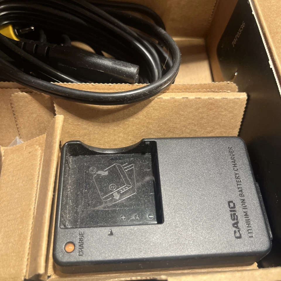 Casio EXILIM ZOOM EX-Z1080 10.1MP 3x Optical Zoom Purple w/ Box Memory Card - Image 3 of 4