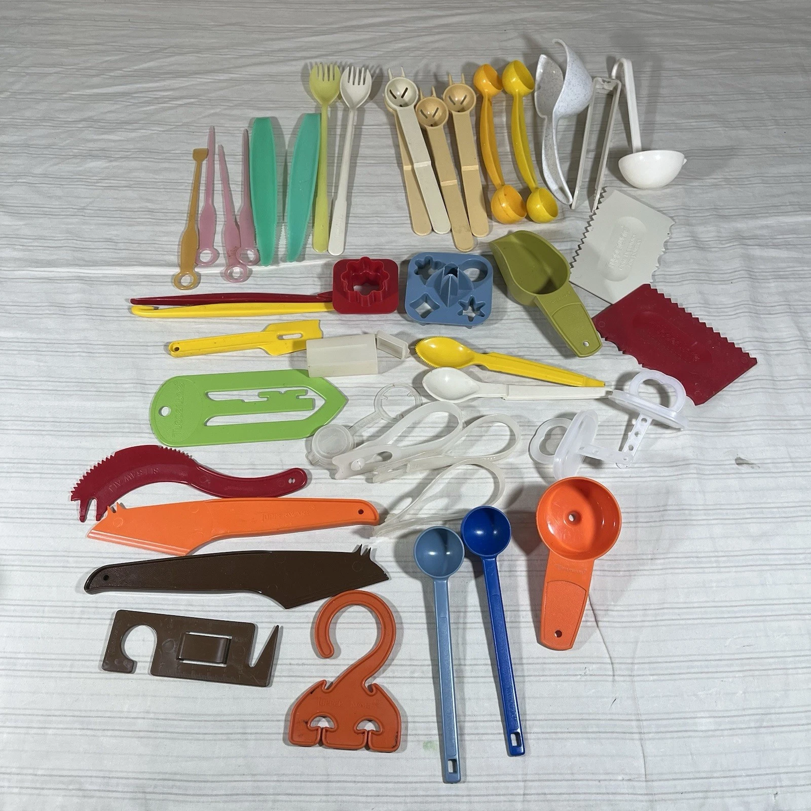 Vintage Lot Tupperware Utensils Peeler Party Gifts Kitchen Gadgets Multi-color