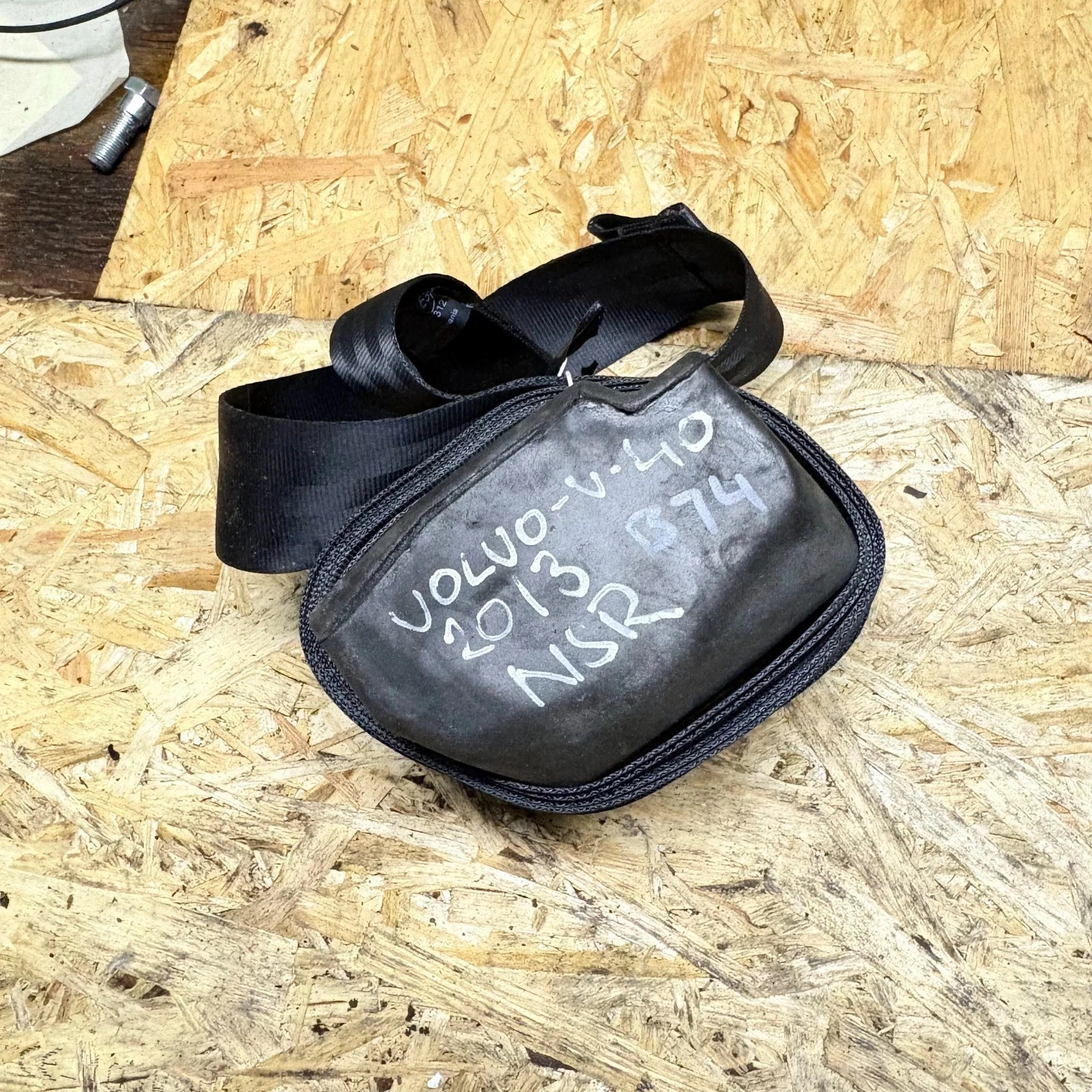Volvo V40 rear left passenger seat belt 31292072