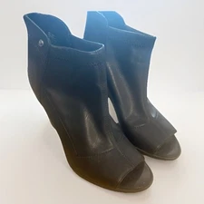 Simply Vera BLACK OPEN TOE Faux LEATHER HEEL BOOTIES SIZE 7M Man Made Leather