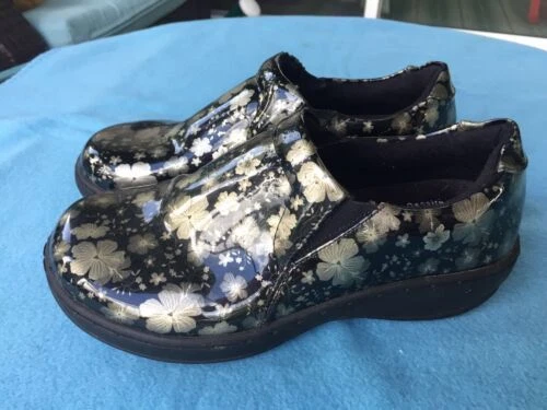 Planos de cuero para mujer Spring Step patentados