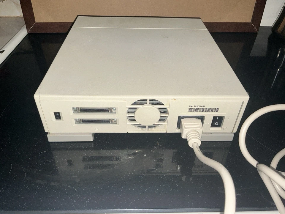Unidad de CD-ROM externa SCSI Sun Microsystems modelo 411 PN# 595-1929-05 *sin probar* Foto 3 de 4