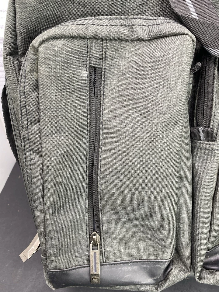 Mochila Maletín Híbrido Solo New York Se Adapta a Laptop 15.6” Gris Duradero Usada Foto 2 de 4