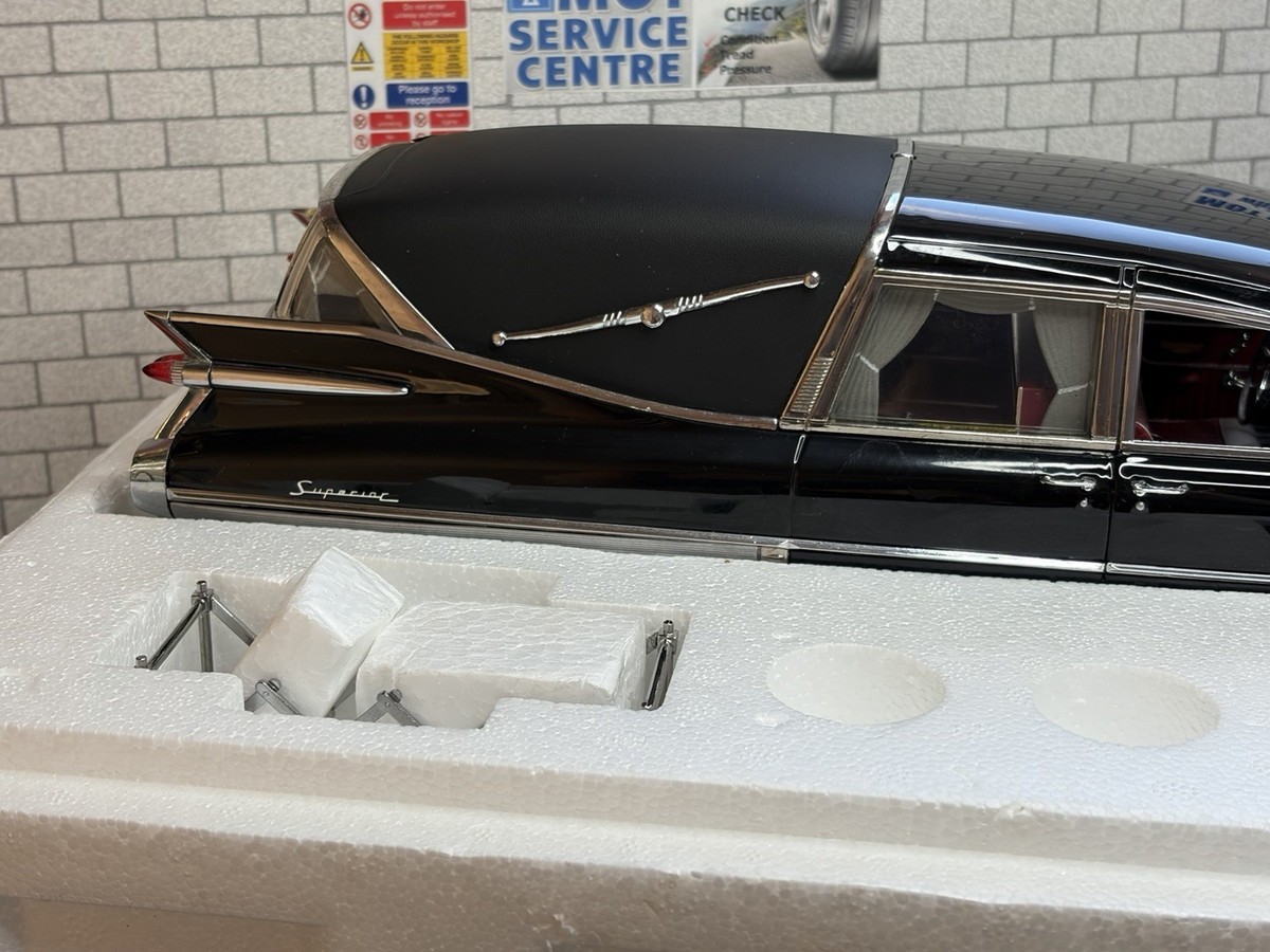 No11ミニカー1/18箱ありCadillac Superior Crown 1:18 PRECISION 1959 CADILLAC SUPERIOR CROWN ROYALE LANDAU HEARSE