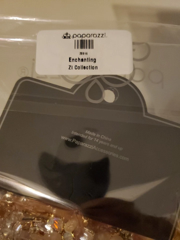 Colar Paparazzi Enchanting - Ouro - Assinatura ZI - Imagem 3 de 4