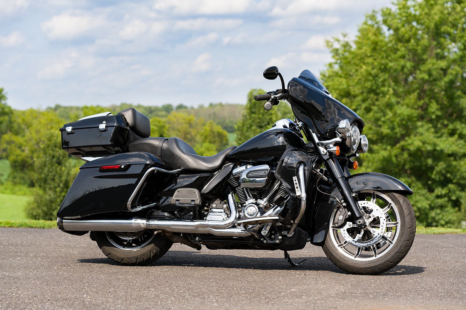 2017 Harley-Davidson Touring  2017 Harley-Davidson Electra Glide Ultra Classic Limited FLHTK Only 9,870 Miles!