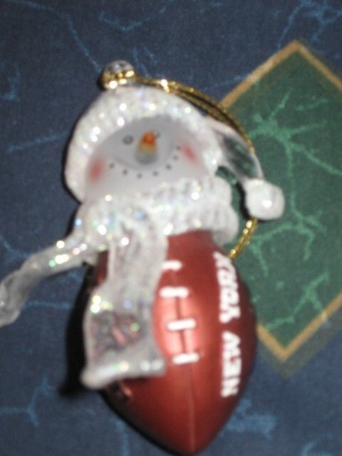 FOCO New York Giants NFL Snowman in a Truck Ornament