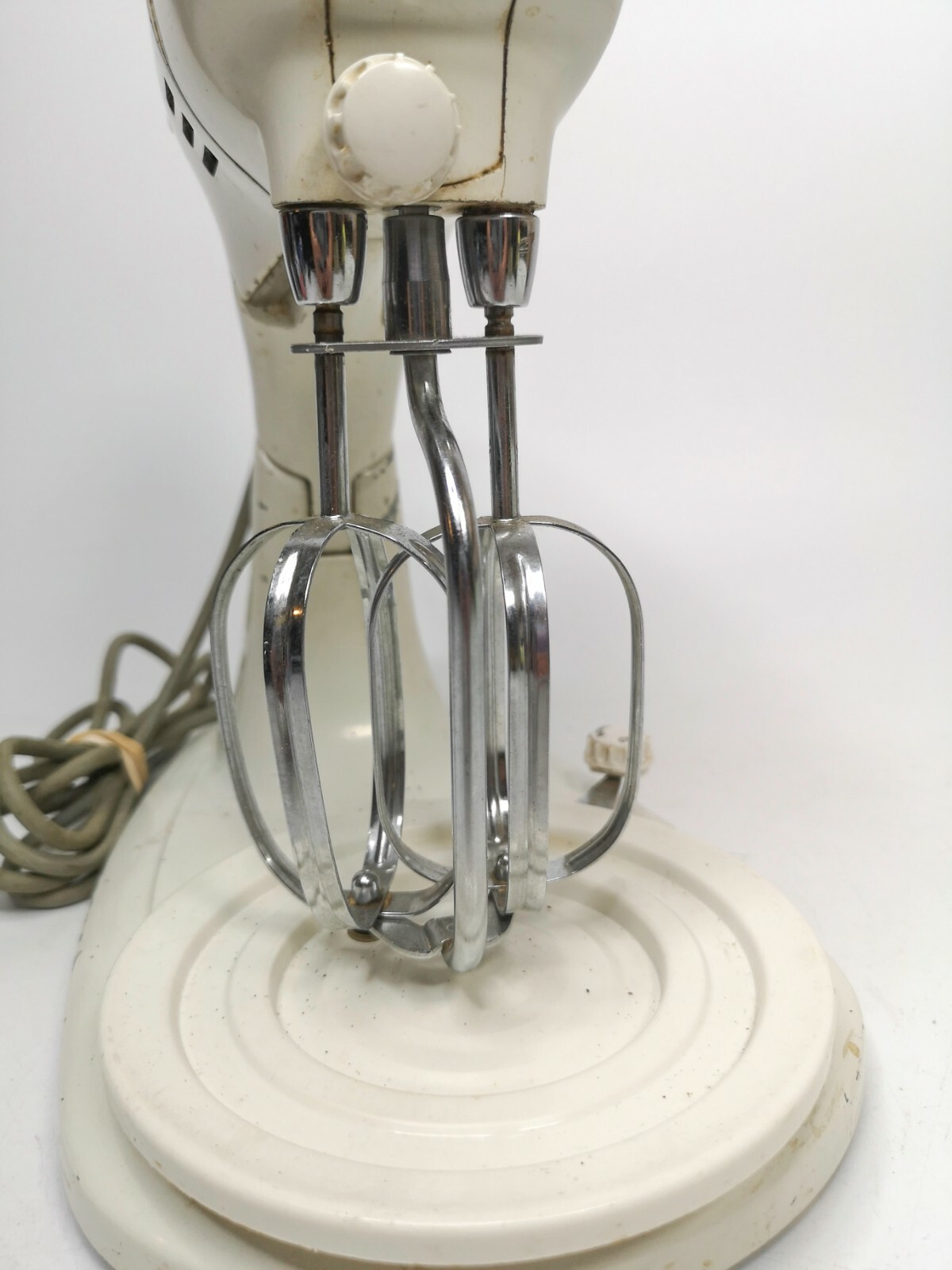 Vintage Hamilton Beach Electric Mixer, Beaters, and Milk Glass Bowls