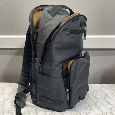 BRAND NEW Wenger CityGo 16in Laptop Backpack with tablet pocket - Black/Gray