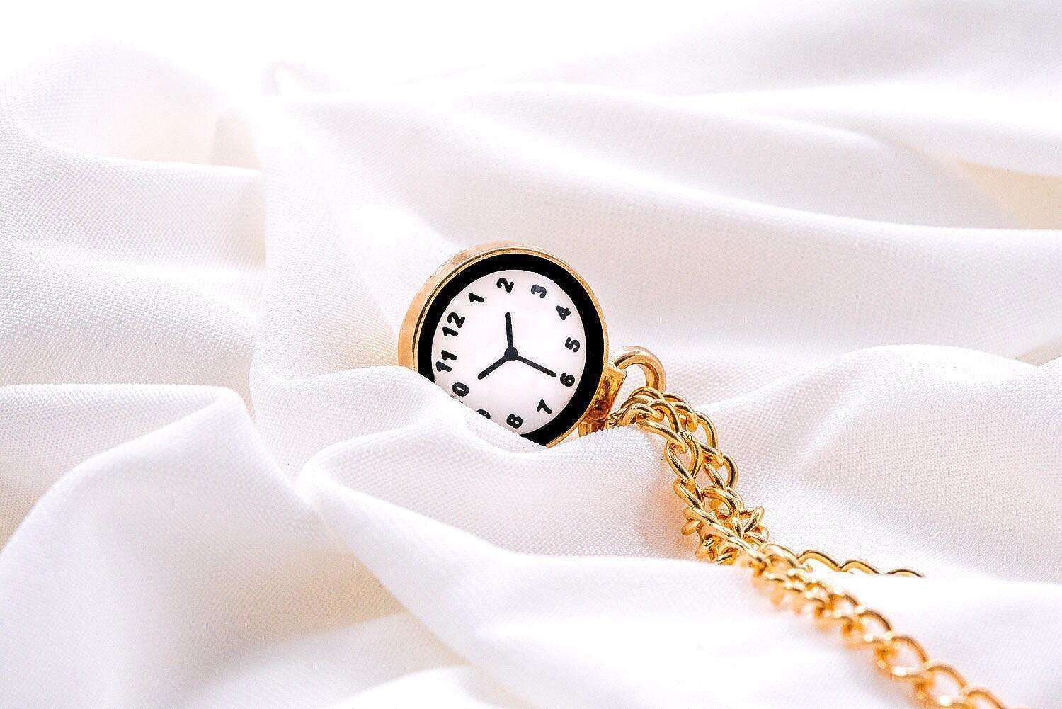 Broche épingle vêtement Chapelier idéale pour mariages et soirées