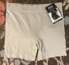 NEW Maidenform Seamless No Show Smoothing Shorts 6" Inseam Nude L MST003