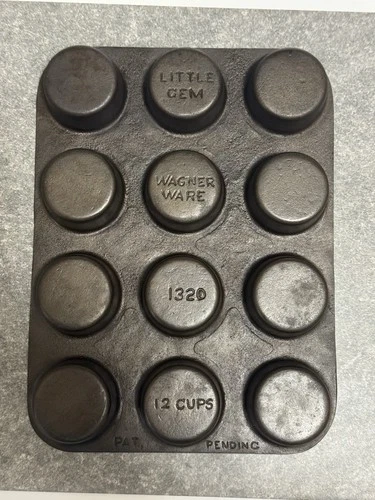 Wagner Ware Little Gem #1320 Closed Frame Cast Iron Muffin Pan 12 Cup- READ