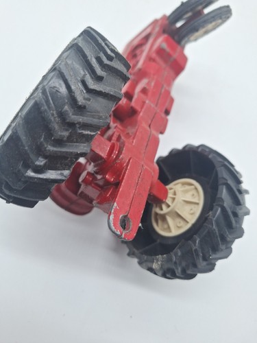 Ertl International Harvester IH Red Farm Tractor 1/16 Scale Vintage Die-Cast - Picture 15 of 16