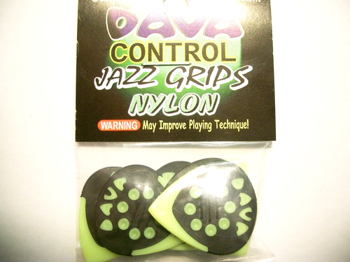 6 Dava Control Jazz Grips Picks Plektren Nylon Hang Bag