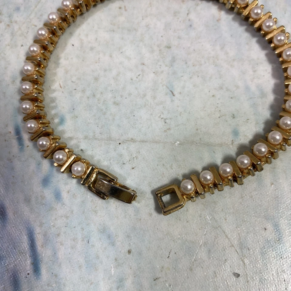 Pulsera Tenis Vintage Tono Dorado Perlas Simuladas Moda Joyería Patrimonial Foto 3 de 4