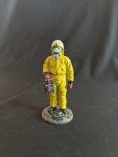 1/32 DELPRADO COLLECTION FIREFIGHTER WITH CHEMICAL PROTECTION DRESS GERMANY 1996