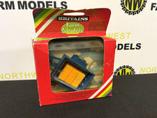 BRITAINS 1:32 SCALE 9551 BLUE TRAILER WITH BALES