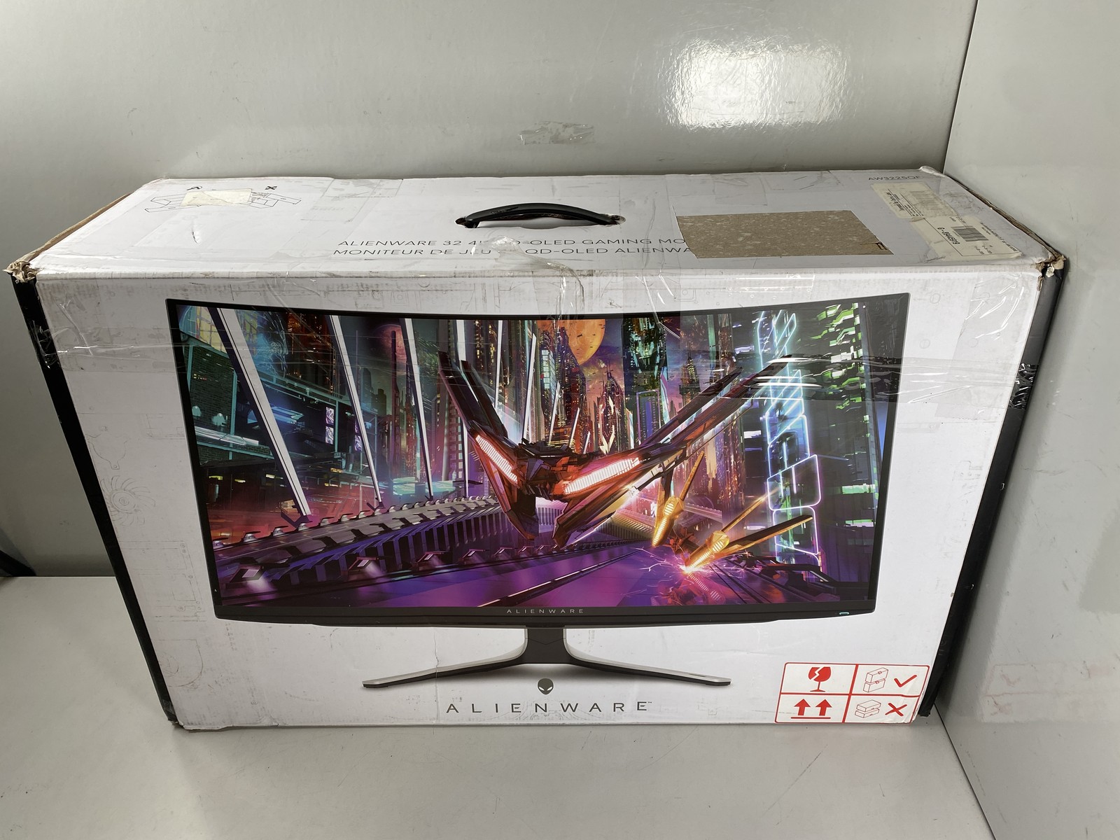 Alienware Curved Gaming Monitor Quantum Dot QD-OLED 31.6