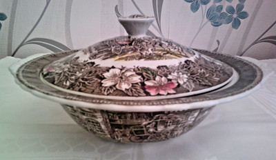 Royal Tudor Ware - Coaching Taverns - Terrine mit Deckel / Servierschale 24,5 cm lang