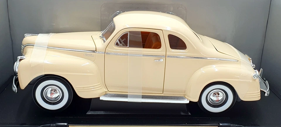 Road Signature 1/18 Scale Diecast 92398 - 1941 Plymouth - Cream - Image 3 of 4