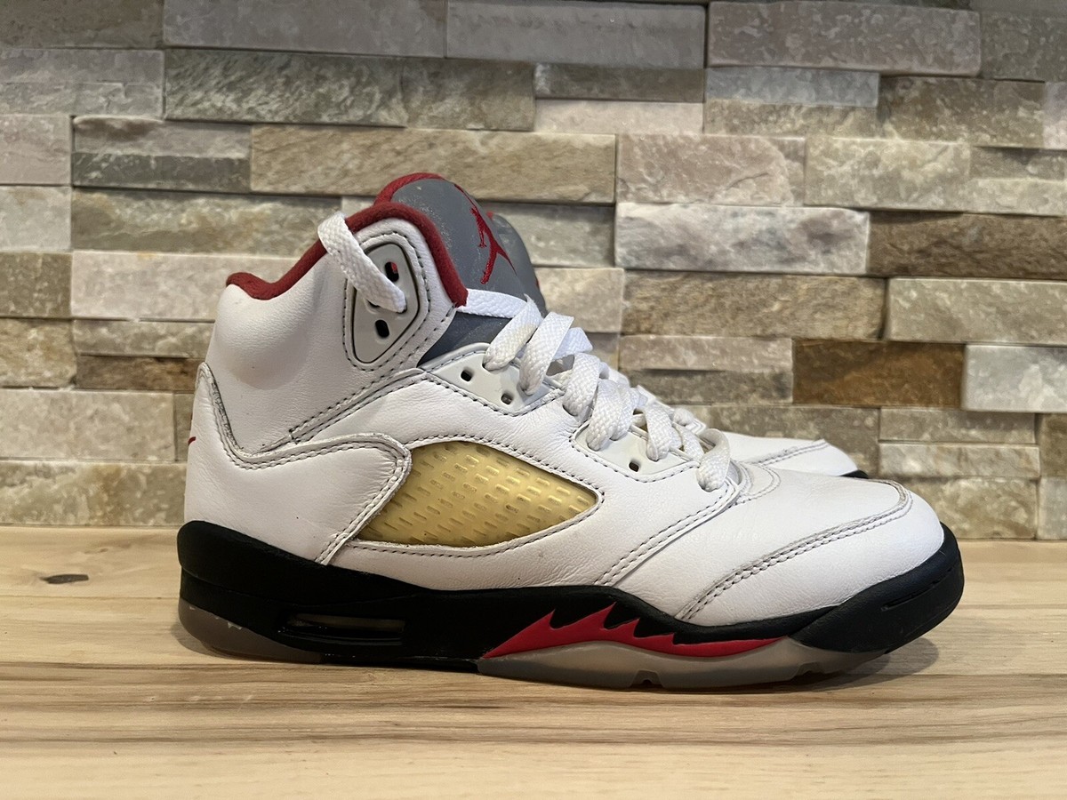 シューズ(男性用) Nike Air Jordan 5 Retro \"Fire Red\" (2020 Amazon.com | Jordan Air 5 Retro Fire Red Silver Tongue 2020