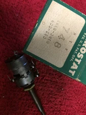RTV 748 CLAROSTAT 5 MEG & 3 MEG 600-360  POTENTIOMETER     NOS