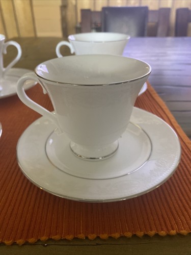 Wedgwood St Moritz 4 SETS Footed Cup & Saucer Victoria White Floral Platinum 8pc - Picture 2 of 7
