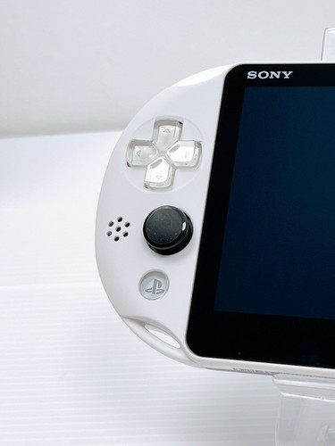 Ricondizionato Ottimo+++ PS Vita PCH-2000 Glacier White con scheda di memoria 4GB - Foto 8 di 23