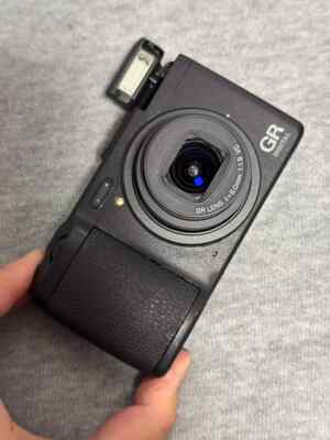 Ricoh GR Digital IV 4 Black 10.4 MP Compact Digital Camera USED-95