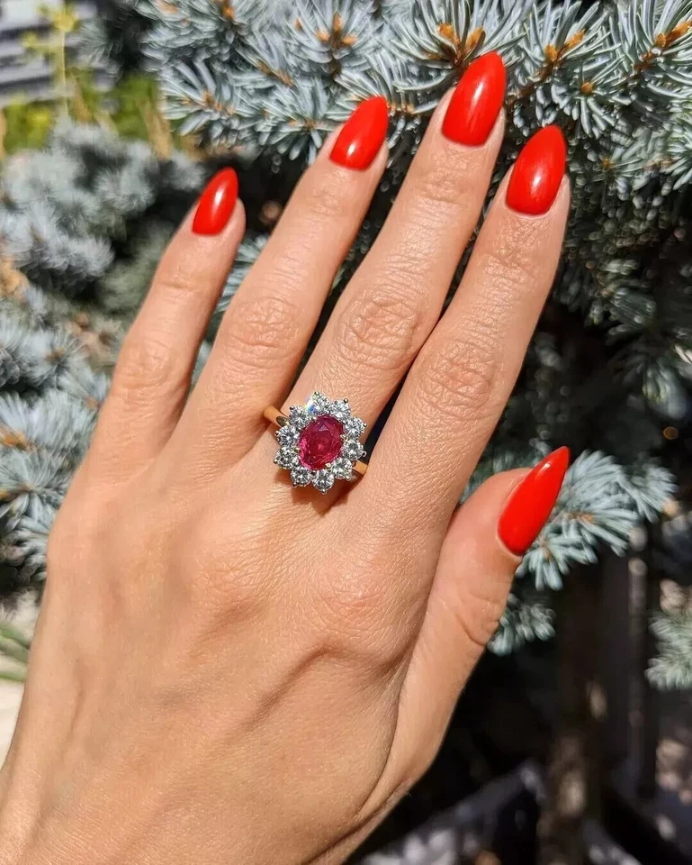 Anillo de compromiso de diamantes y rubíes naturales ovalados de 2,60 quilates de oro blanco macizo de 14 quilates tamaño TODO Foto 4 de 4