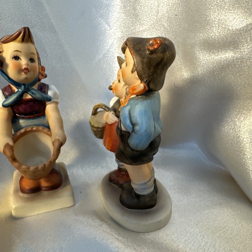 Goebel Hummel Boy Girl Basket "Surprise" Figurine And “Little Helper” Vintage - Picture 8 of 14