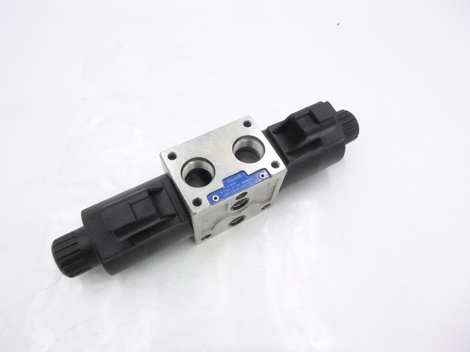 Genuine Bosch Rexroth L8011ESH1AD0730 R930052088 Compact Directional Valve