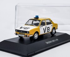Skoda 105 L VB (1976) + Plexiglasbox DeA 1:43