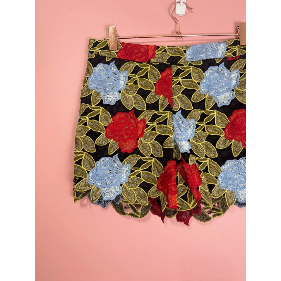 Pantalones Cortos Alice + Olivia Amaris Floral Encaje Tiro Alto Talla 4 Foto 4 de 4