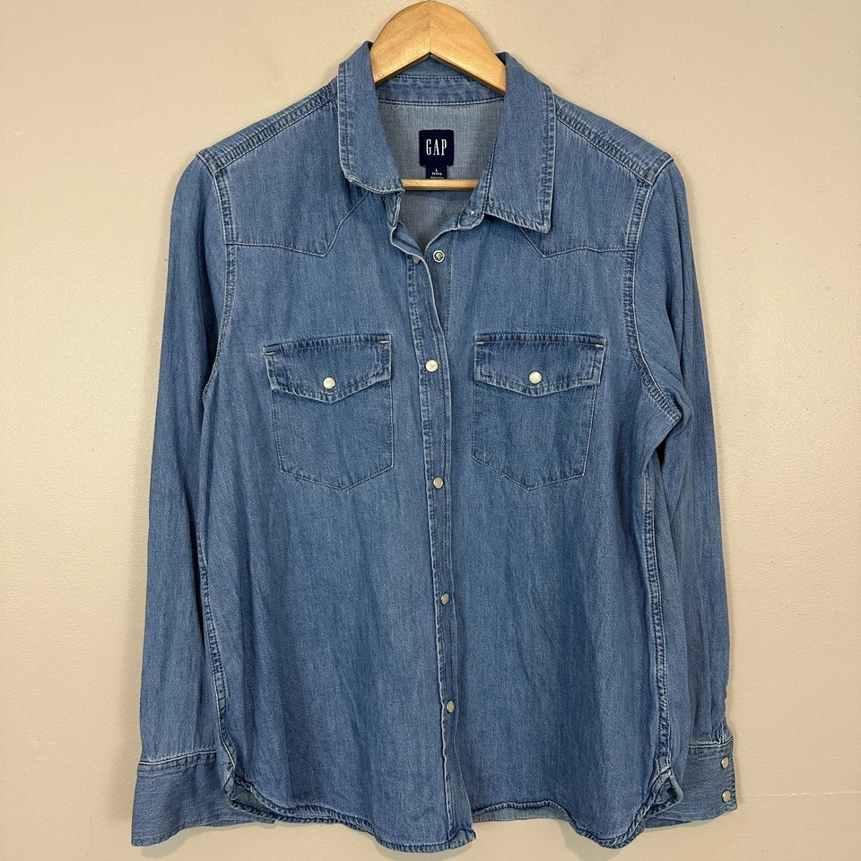 Camisa vaquera a presión Gap Pearl para mujer L Petite algodón orgánico elástico azul occidental Foto 2 de 4