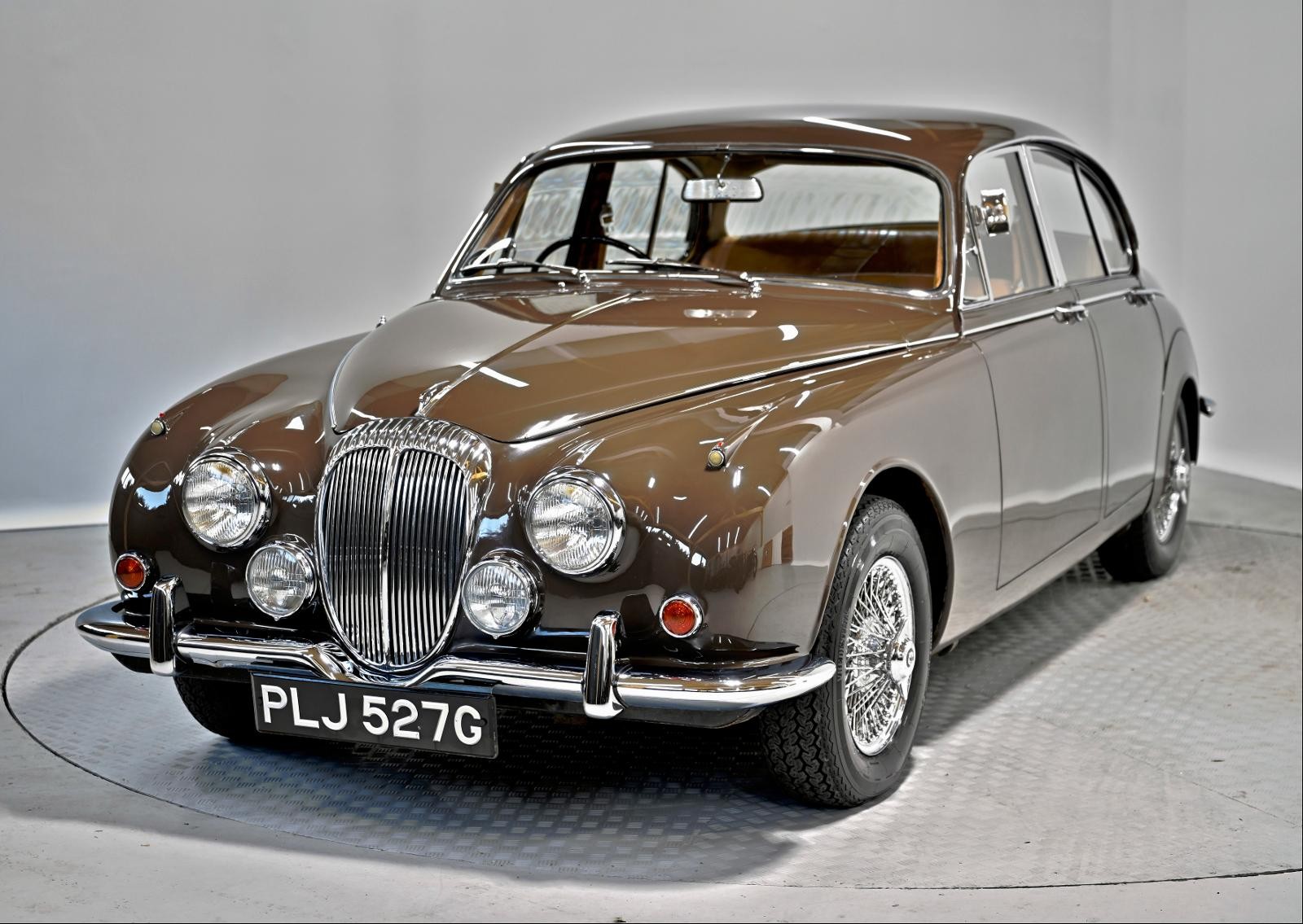 1969 Daimler 250 V8 Auto Saloon