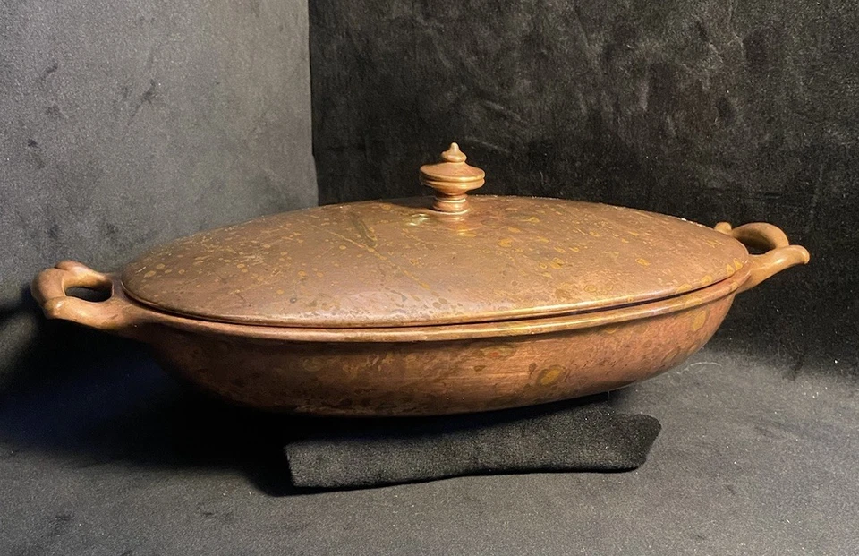 Prato e tampa antigos de cobre e esmalte 9”x6” - Imagem 2 de 4