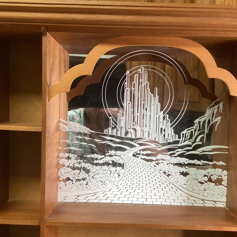 1988 Franklin Mint Wizard of Oz Portrait Sculpture Wooden Display Case w/ Mirror - Image 3 of 4