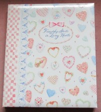 Hallmark Scrapbook Photo  Album   Friendship Starts in Loving Hearts PHA6211