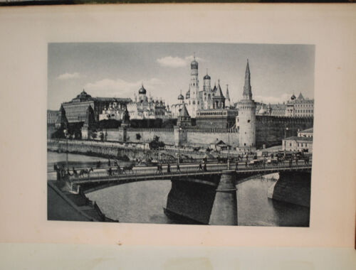 ANTIQUE OLD BOOK SMALL PRINT THE KREMLIN 1904 HORSE CARRIAGES BRIDGE BUILDINGS - Picture 1 of 1