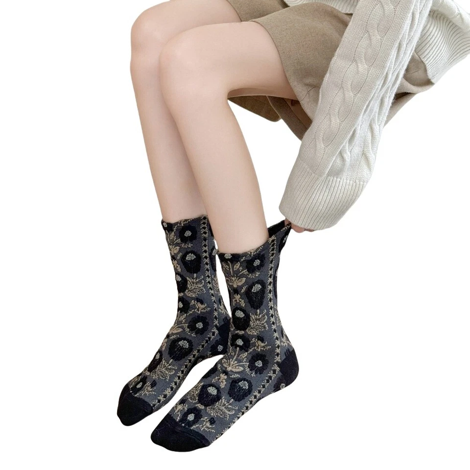 5 Pairs Women Retro Cotton Flower Mid Calf Stretch Sports Crew Socks Stockings - Image 3 of 4
