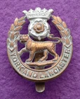 York And Lancaster Vintage WW2 Bi-Metal Military Cap Badge.       A2-2