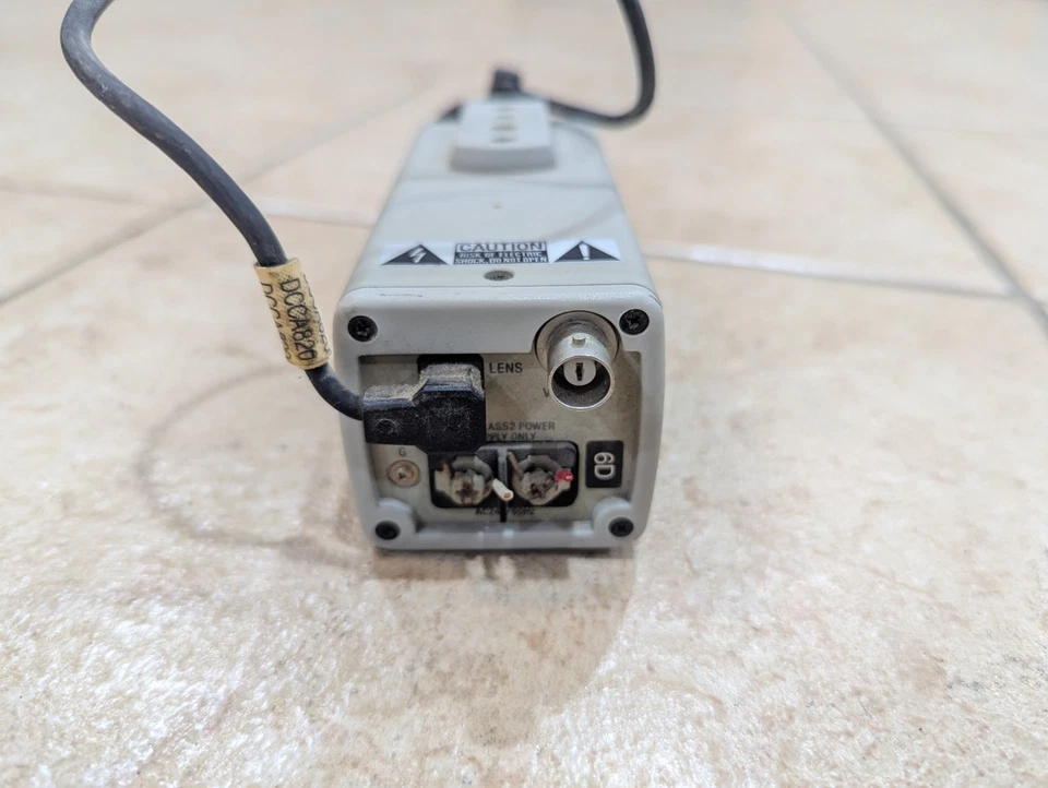 Cámara analógica de vigilancia/seguridad Sony Hyper HAD B&W CCD iris P/N: SPT-M104A Foto 4 de 4