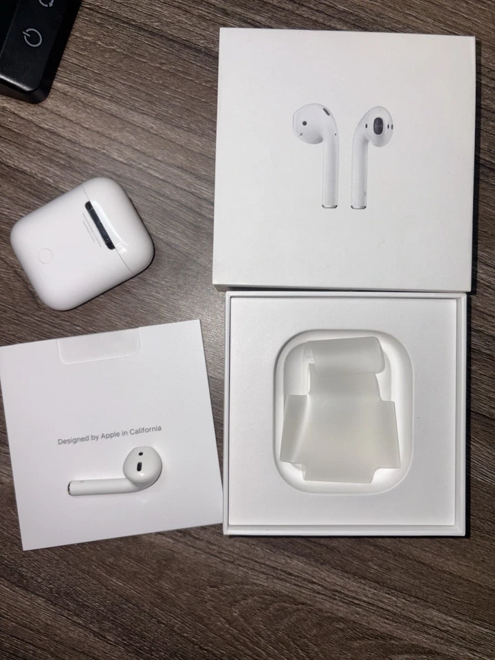 Apple AirPods (1st generation), foto 4 di 5