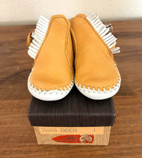 VINTAGE PAIR OF LAKE CHURCH DEERSKIN BABY MOCCASINS SIZE 1 - Hand Stitched