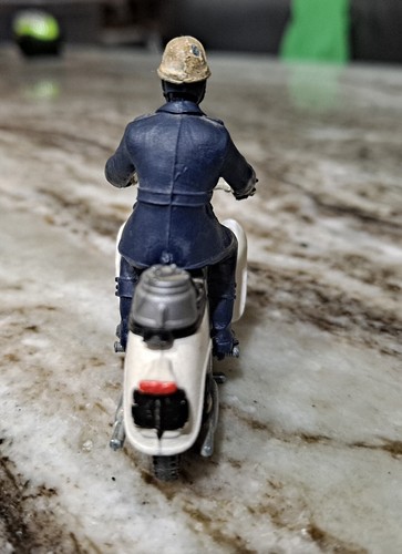 Vintage Britians Police Patrolman Triumph Motorcycle Loud Hailer 1/32 Scale - Picture 4 of 6