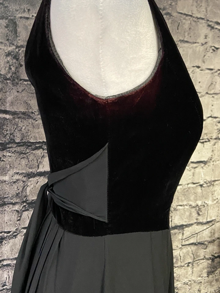 Maxi Vestido Formal Petite Sophisticate Para Mujer Pequeño Negro Terciopelo Corpiño Gasa E Foto 4 de 4