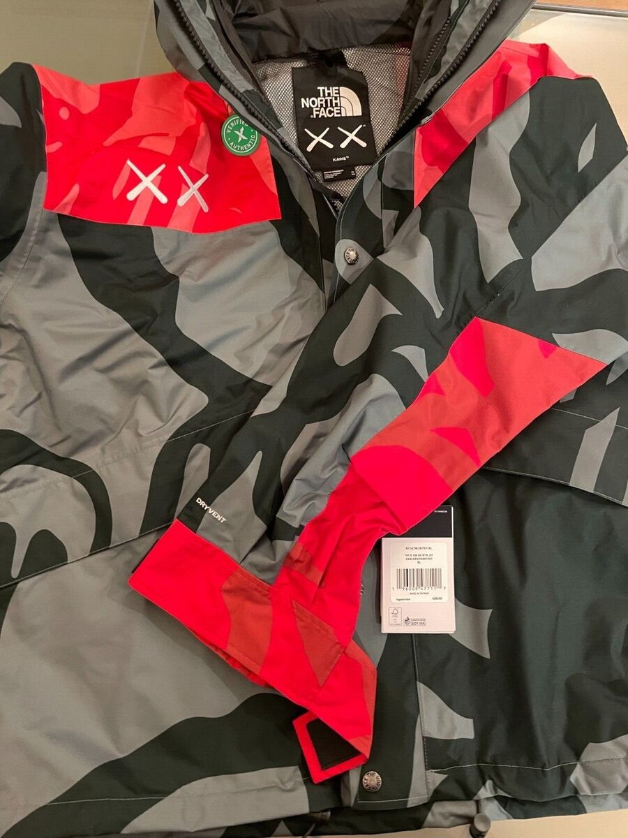 The North Face x KAWS Retro 1986 Mountain Jacket Green Size The North Face x KAWS Retro 1986 Mountain Jacket Green Size