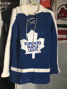 vintage toronto maple leafs sweater