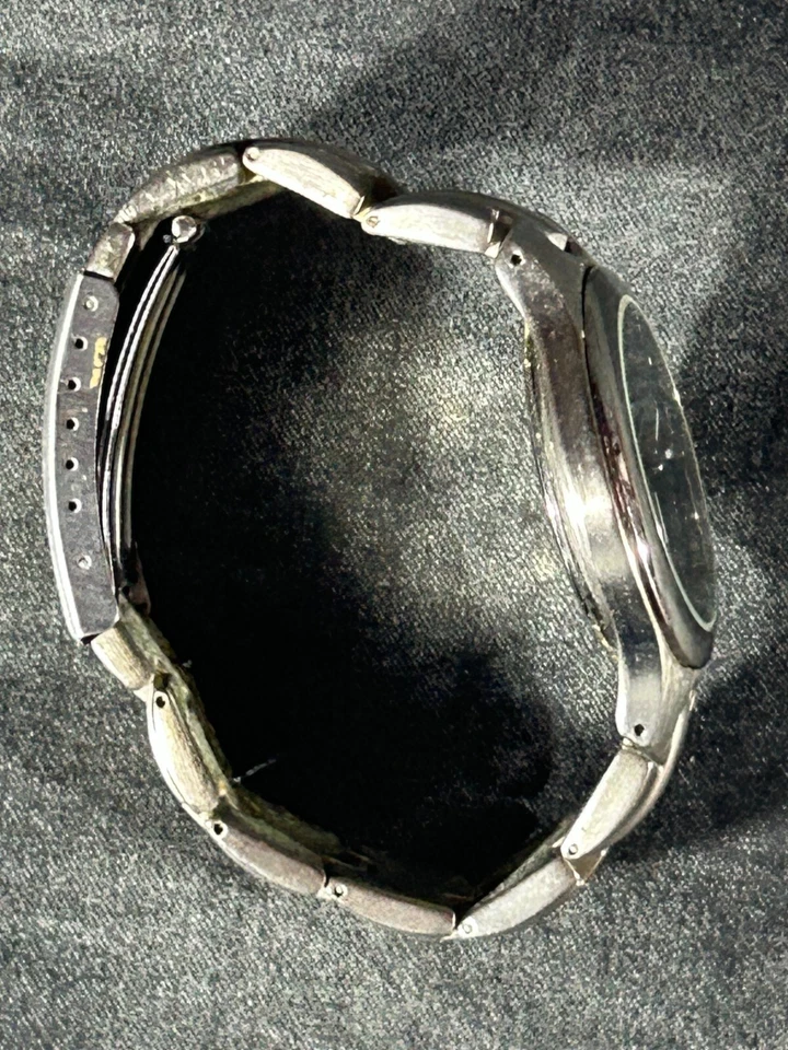 Reloj Mossimo Indigo Cuadrante Fecha Indicador Tono Plateado Redondo Acero Inoxidable Foto 3 de 4